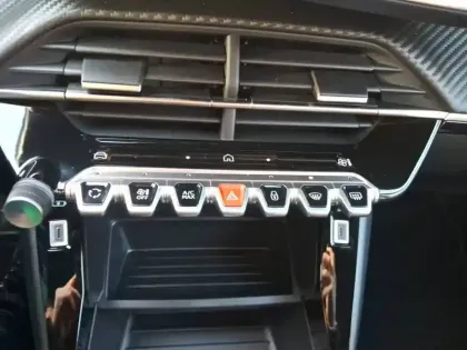 Photo 18 Peugeot 2008  Hybrid 110 e-DCS6