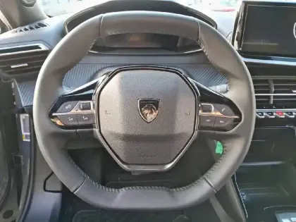 Photo 8 Peugeot 2008  Hybrid 110 e-DCS6