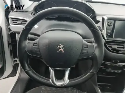 Photo 12 Peugeot 208  PureTech 110ch S&S BVM6