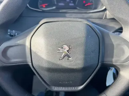 Photo 16 Peugeot 208  PureTech 75 S&S BVM5