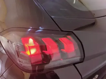 Photo 16 Peugeot 208  PureTech 75 S&S BVM5