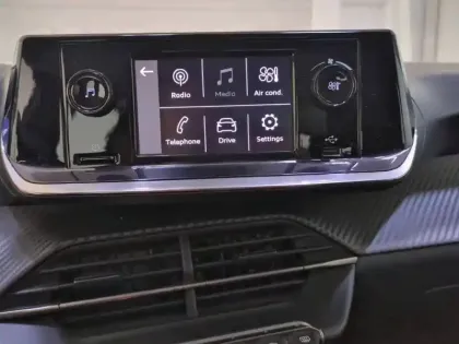 Photo 18 Peugeot 208  PureTech 75 S&S BVM5