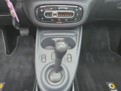 Photo 10 Smart Fortwo  Cabrio 0.9 90 ch S&S BA6