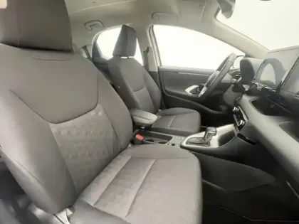 Photo 15 Toyota Yaris Hybride 116h Dynamic