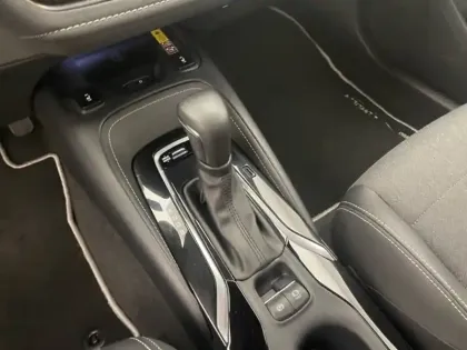 Photo 13 Toyota Corolla Hybride 140h Design