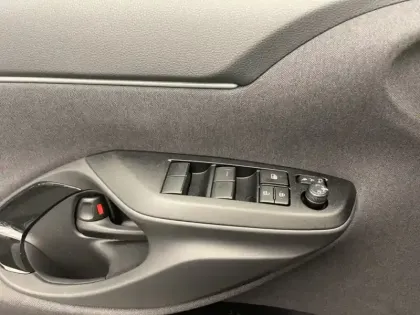 Photo 18 Toyota Yaris Hybride 1.5 HYBRID 130H PREMIERE