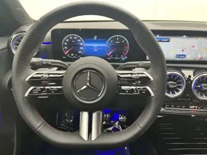 Photo 17 Mercedes Classe A 200 d AMG Line