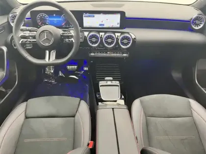 Photo 10 Mercedes Classe A 200 d AMG Line