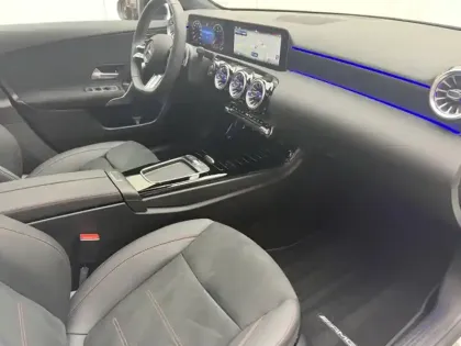 Photo 16 Mercedes Classe A 200 d AMG Line