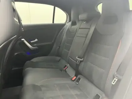 Photo 13 Mercedes Classe A 200 d AMG Line