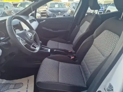 Photo 14 Renault Clio V Limited E-Tech hybride 145