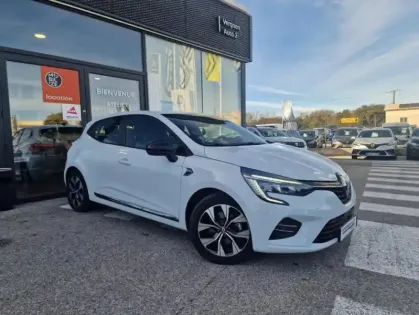 Photo Renault Clio V Limited E-tech Hybride 145