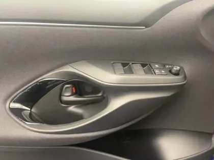 Photo 13 Toyota Yaris Hybride 116h Design