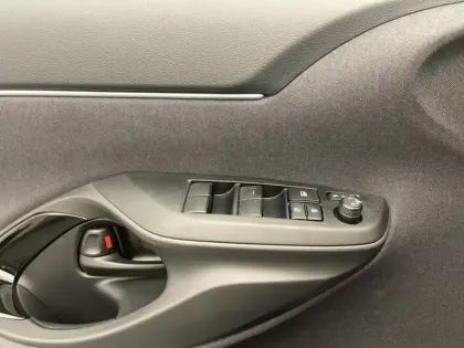 Photo 13 Toyota Yaris Hybride 1.5 130H DESIGN PACK CARGO