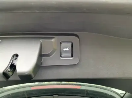 Photo 18 Renault Austral 1.2 E-Tech full hybrid 200ch Iconic esprit Alpine- 24