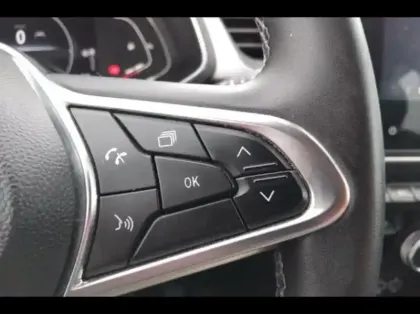 Photo 8 Renault Captur  1.6 E-Tech hybride 145ch Intens -21