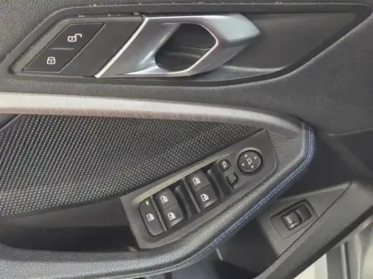 Photo 12 BMW Serie 1 Série 1 118iA 136ch M Sport DKG7