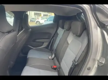 Photo 10 Renault Clio  1.6 E-Tech 145ch full hybrid Evolution - 25