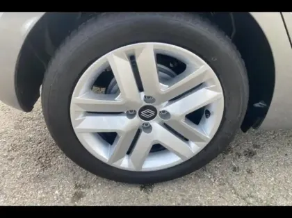 Photo 12 Renault Clio  1.6 E-Tech 145ch full hybrid Evolution - 25