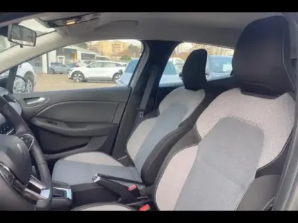 Photo 9 Renault Clio  1.6 E-Tech 145ch full hybrid Evolution - 25