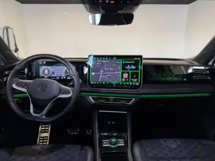 Photo 10 Volkswagen Tiguan  1.5 eTSI 150ch R-Line DSG7