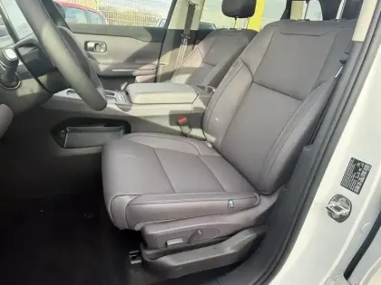 Photo 9 Leapmotor C10  REEV 215ch 28,4 kWh Design MY25