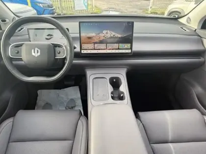 Photo 13 Leapmotor C10  REEV 215ch 28,4 kWh Design MY25