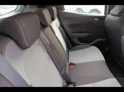 Photo 12 Renault Clio  1.6 E-Tech 145ch full hybrid Evolution - 25