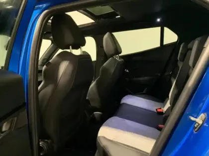 Photo 10 Peugeot 2008  e- 136ch GT