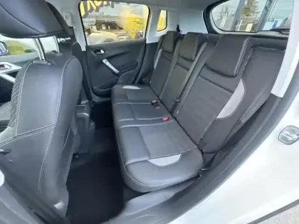 Photo 14 Peugeot 2008  1.5 BlueHDi 100ch S&S Allure