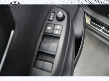 Photo 11 Toyota Yaris Hybride 116h 2WD Design MY22