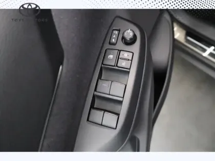 Photo 12 Toyota Yaris Hybride 116h 2WD Design MY22