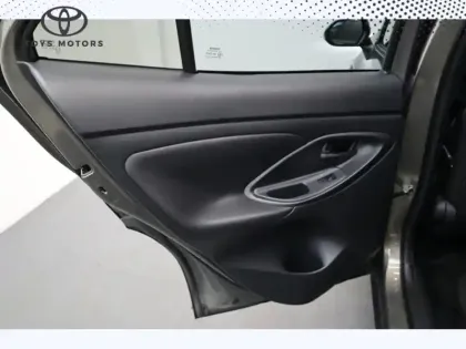 Photo 20 Toyota Yaris Hybride 116h 2WD Design MY22