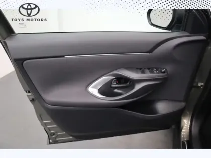 Photo 10 Toyota Yaris Hybride 116h 2WD Design MY22