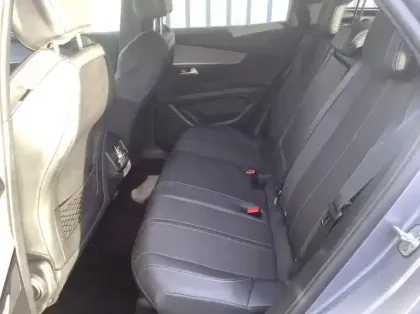 Photo 11 Peugeot 3008 Hybrid 136 e-DCS6 GT