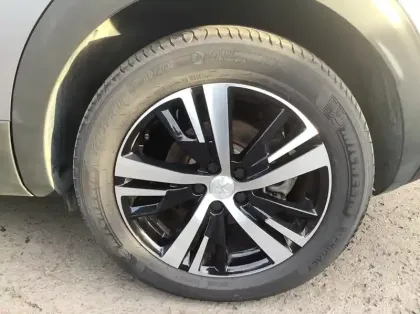 Photo 8 Peugeot 3008 Hybrid 136 e-DCS6 GT