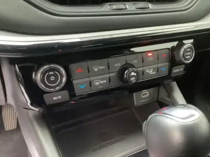 Photo 15 Jeep Compass 1.5 Turbo T4 130 ch e-Hybrid BVR7 S