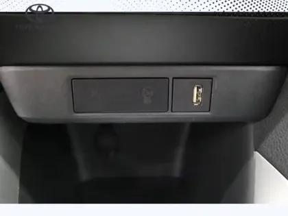 Photo 13 Toyota Yaris Hybride 116h Dynamic