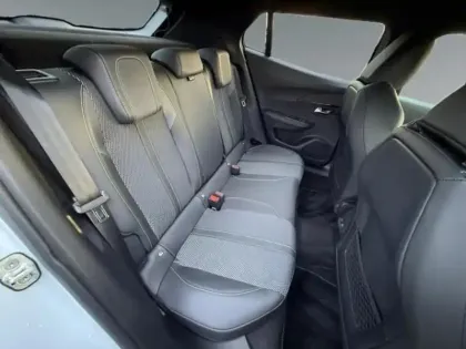 Photo 13 Peugeot 2008  e- 156ch GT