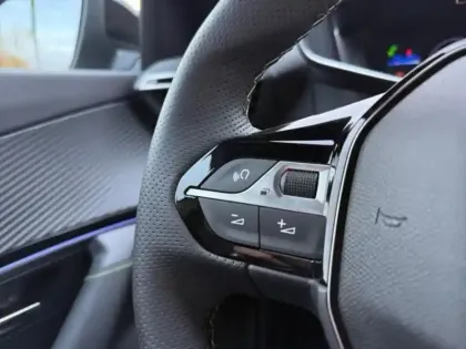 Photo 14 Peugeot 2008  e- 156ch GT