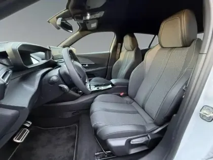 Photo 8 Peugeot 2008  e- 156ch GT