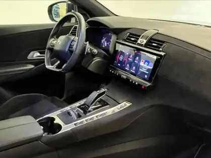 Photo 12 DS Ds 7  E-TENSE 225ch Performance Line +