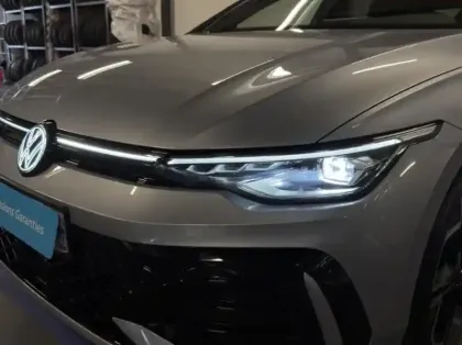 Photo 6 Volkswagen Golf  1.5 eTSI EVO2 150ch R-Line Edition DSG7