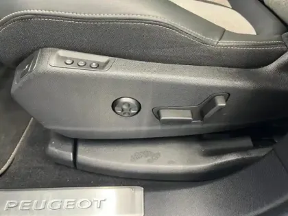 Photo 11 Peugeot 3008  Plug-in Hybrid 225ch GT e-EAT8