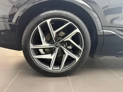 Photo 12 Audi Q6 E-tron  e-tron 306ch performance S line