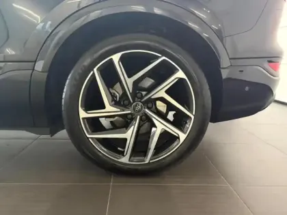 Photo 11 Audi Q6 E-tron  e-tron 306ch performance S line