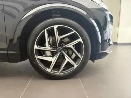 Photo 13 Audi Q6 E-tron  e-tron 306ch performance S line