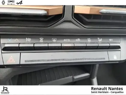 Photo 11 Dacia Duster  1.6 hybrid 140ch Extreme