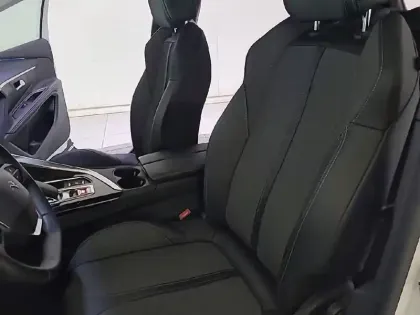 Photo 46 Peugeot 3008  Hybrid 225 e-EAT8