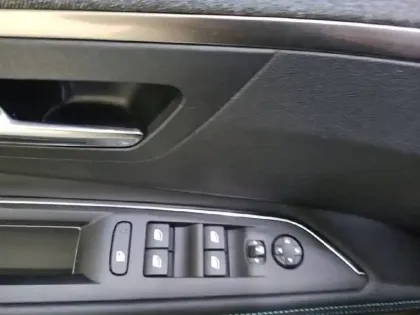 Photo 67 Peugeot 3008  Hybrid 225 e-EAT8